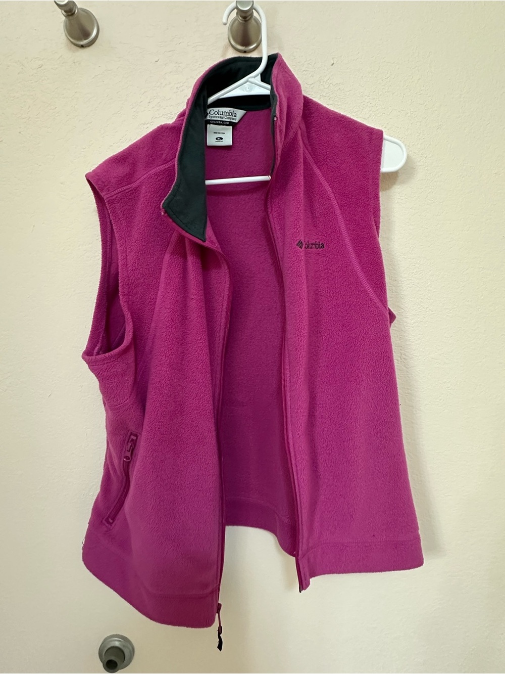 Columbia Women’s Bright Magenta Fleece Vest